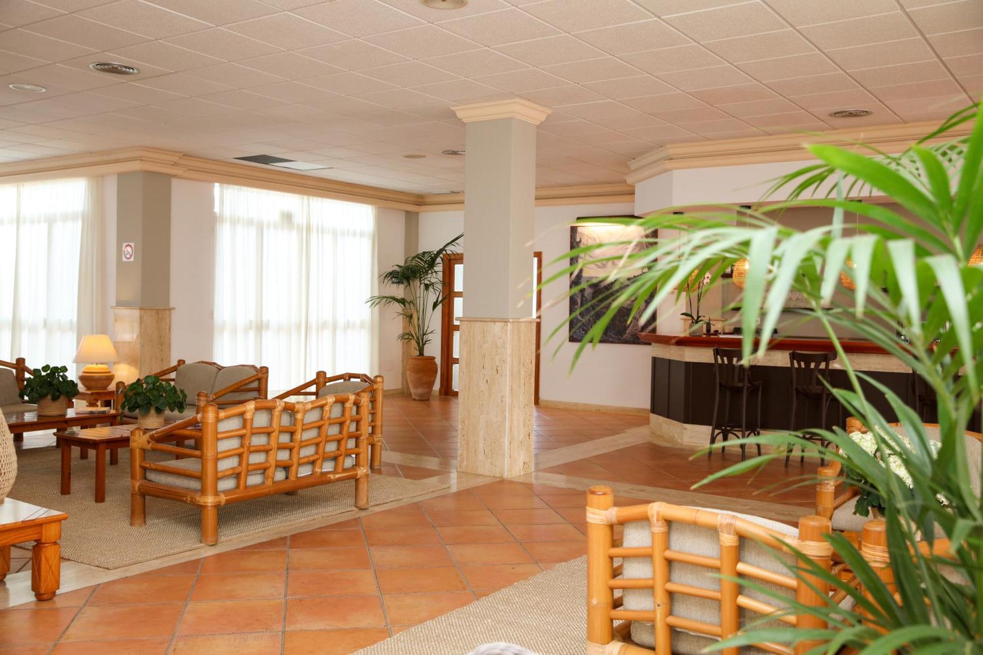 Nuramar Aparthotel Cala' en Bosch Bagian luar foto