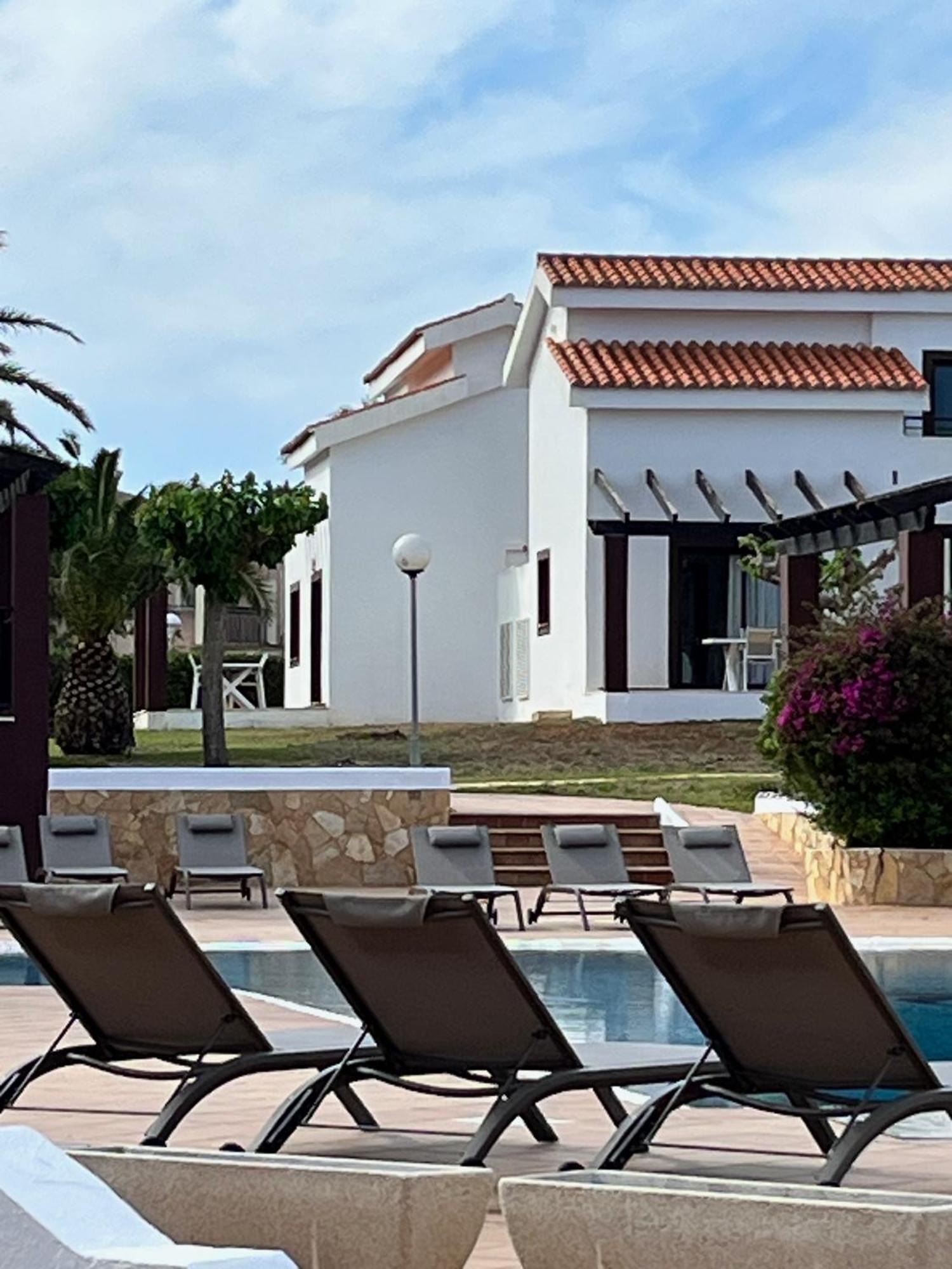 Nuramar Aparthotel Cala' en Bosch Bagian luar foto