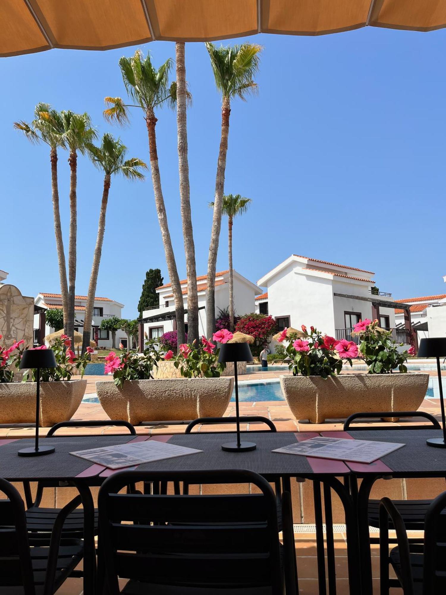 Nuramar Aparthotel Cala' en Bosch Bagian luar foto