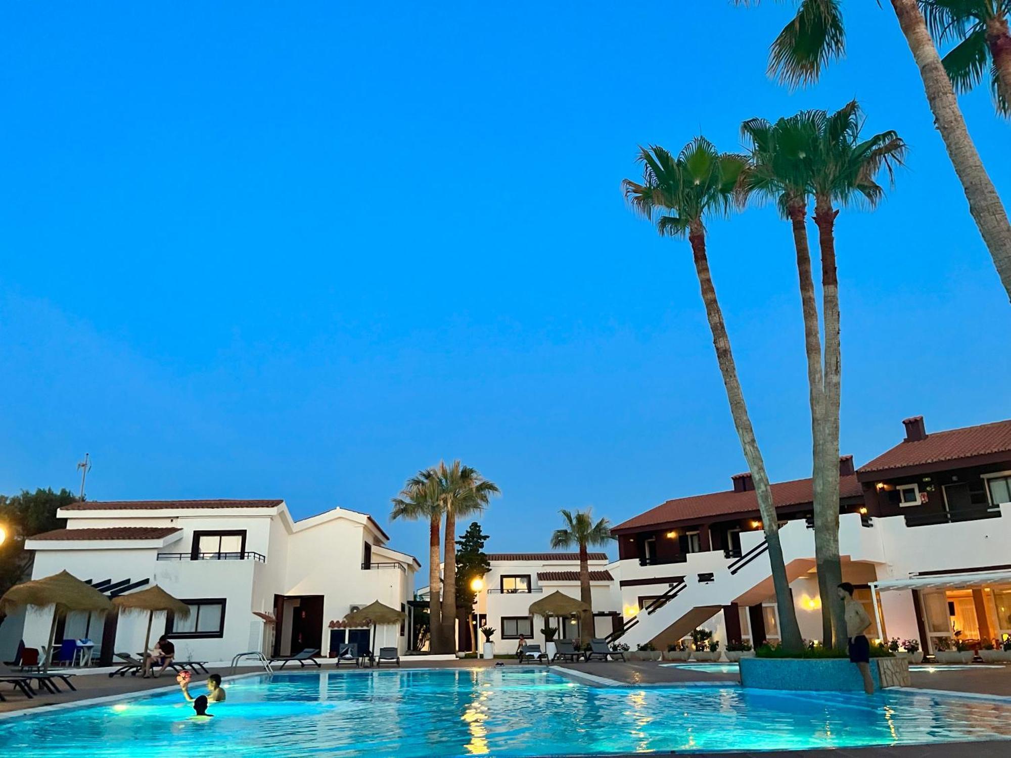 Nuramar Aparthotel Cala' en Bosch Bagian luar foto