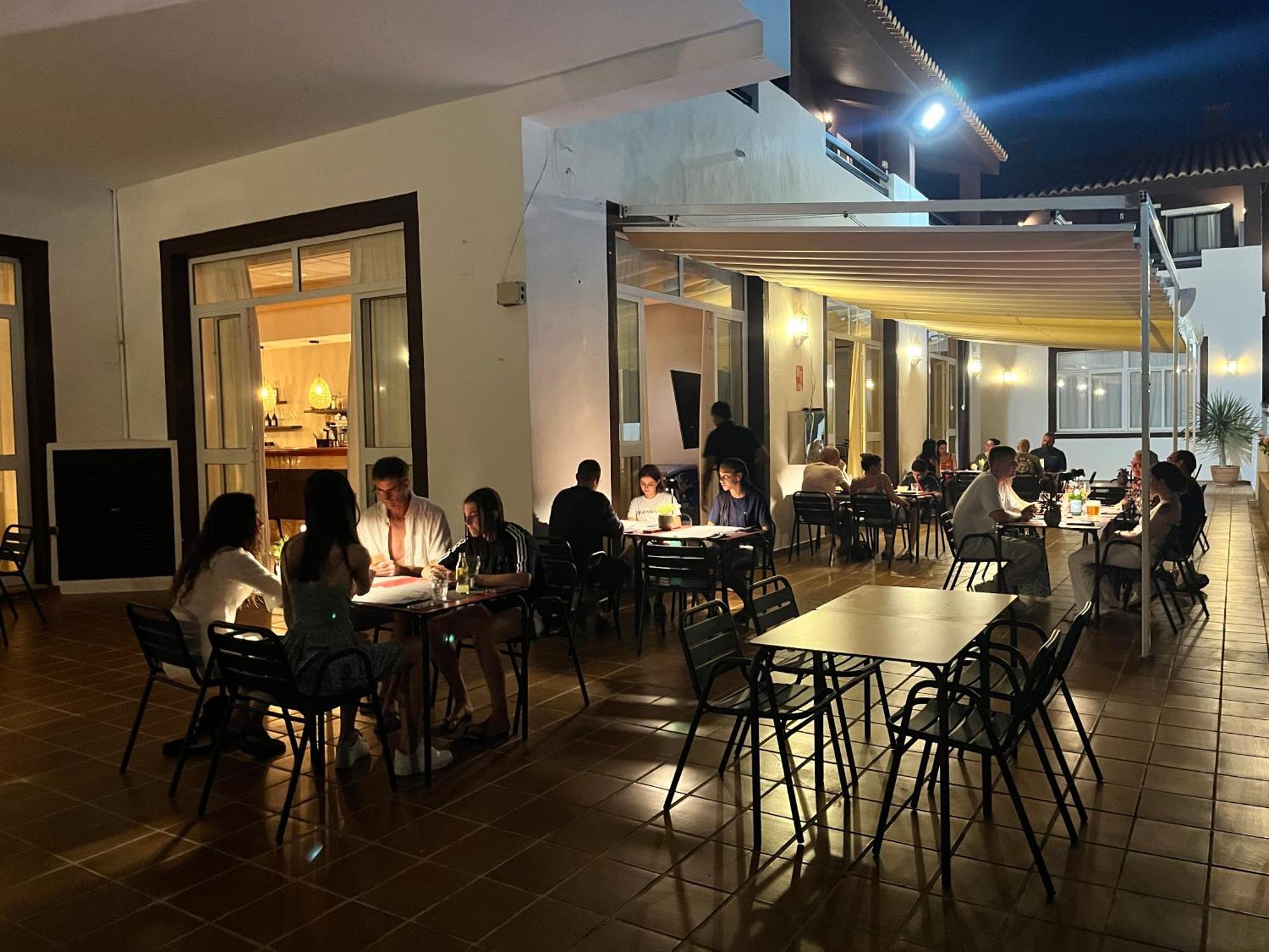 Nuramar Aparthotel Cala' en Bosch Bagian luar foto