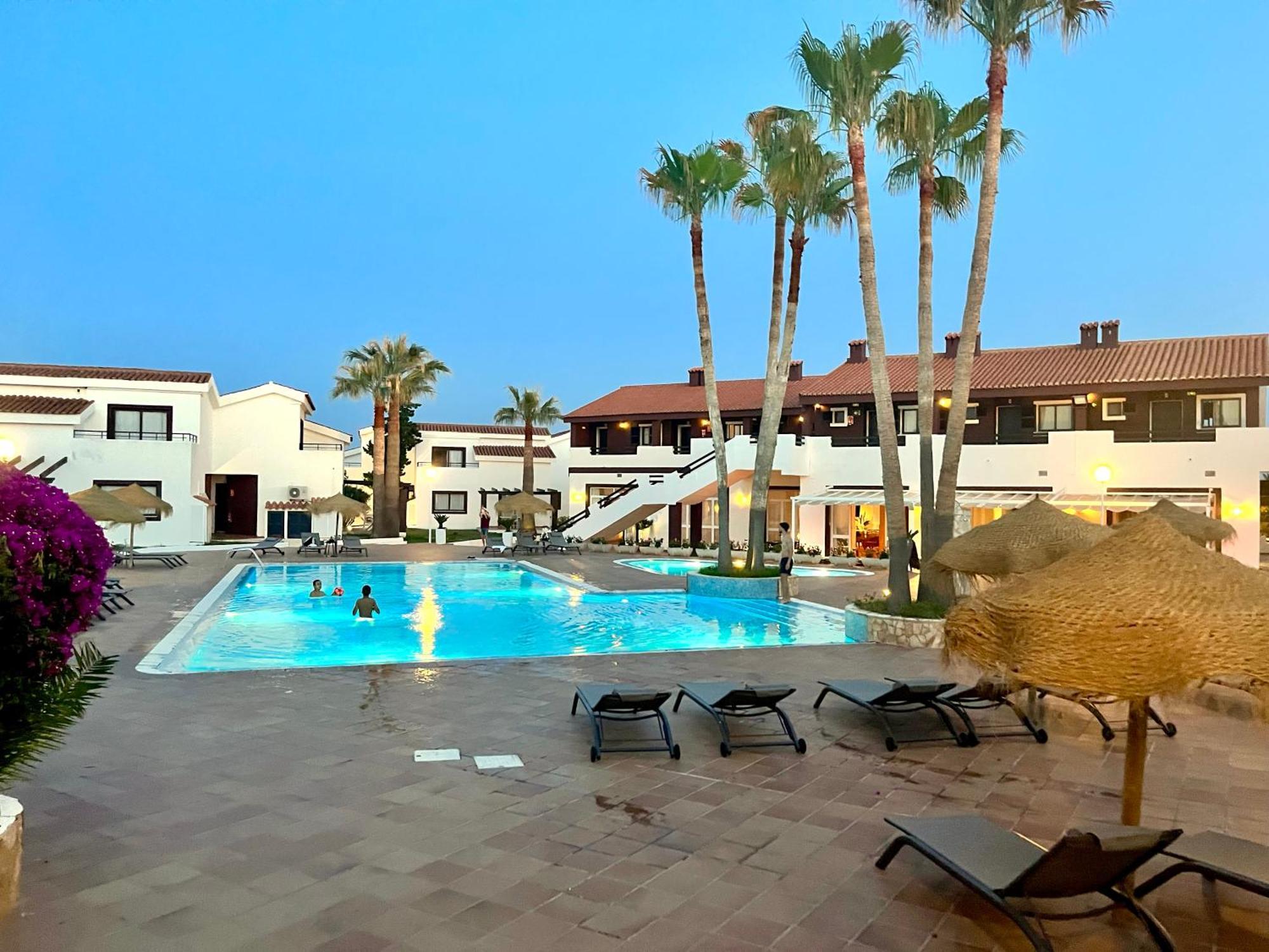 Nuramar Aparthotel Cala' en Bosch Bagian luar foto