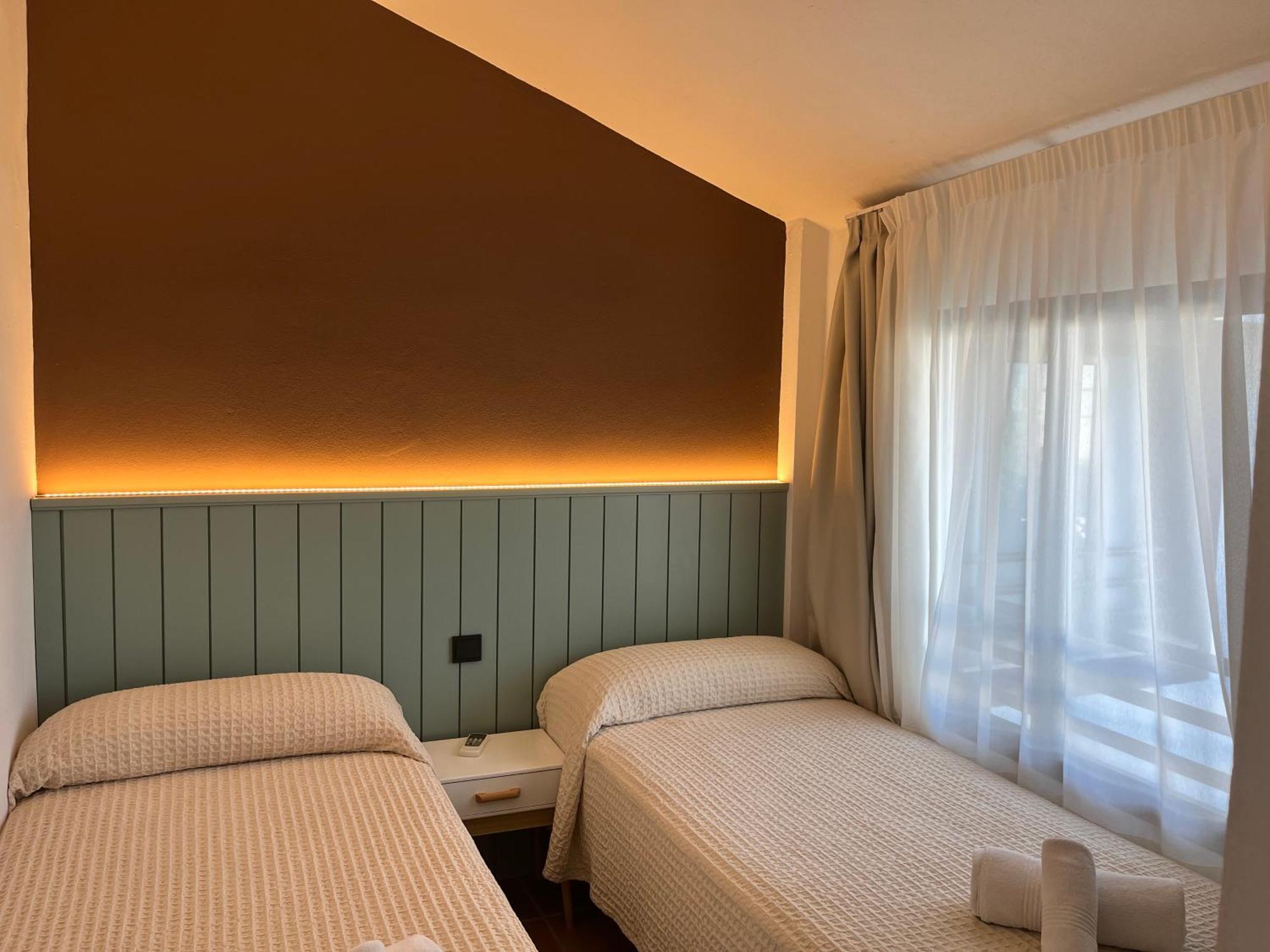 Nuramar Aparthotel Cala' en Bosch Bagian luar foto