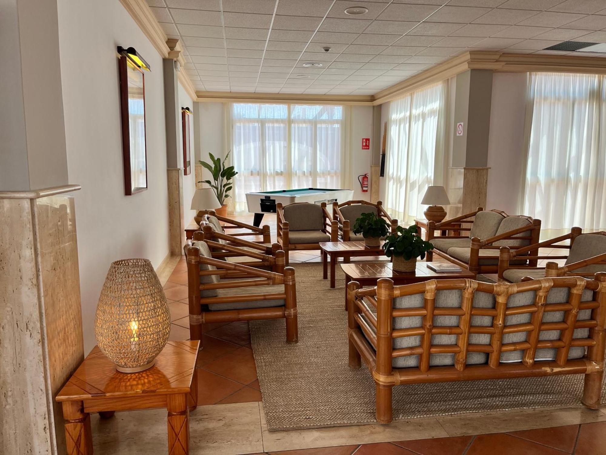 Nuramar Aparthotel Cala' en Bosch Bagian luar foto