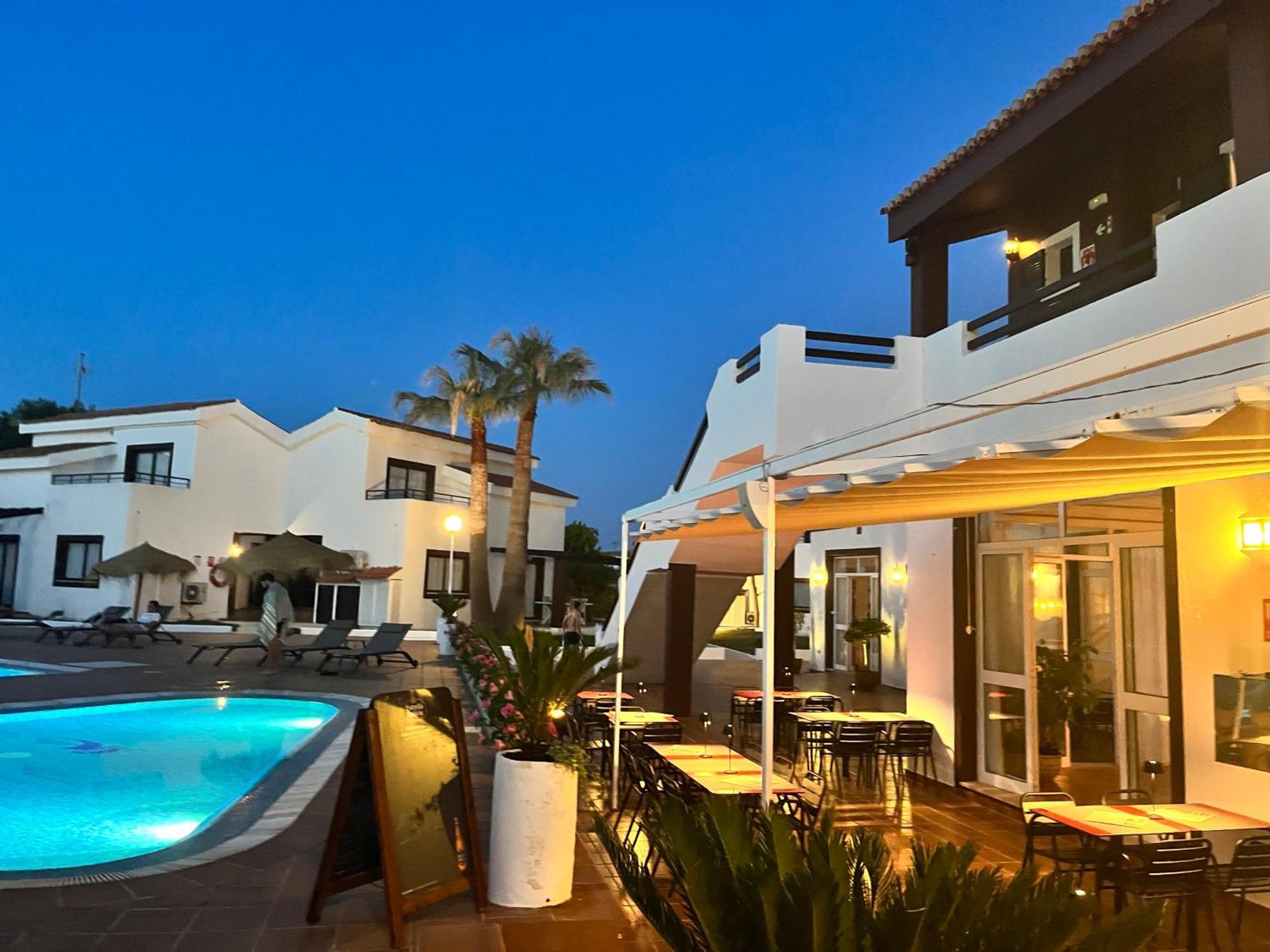 Nuramar Aparthotel Cala' en Bosch Bagian luar foto
