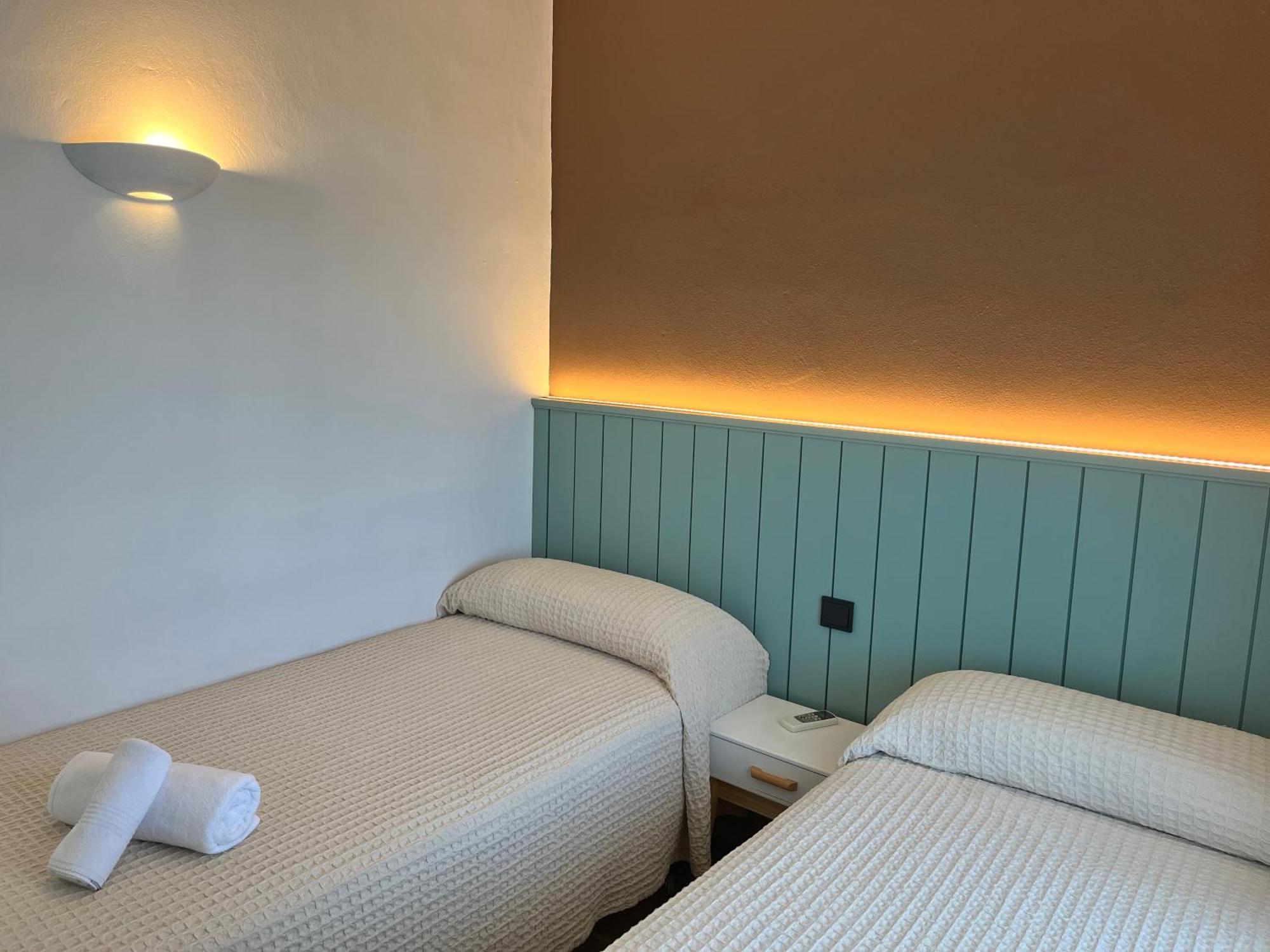 Nuramar Aparthotel Cala' en Bosch Bagian luar foto