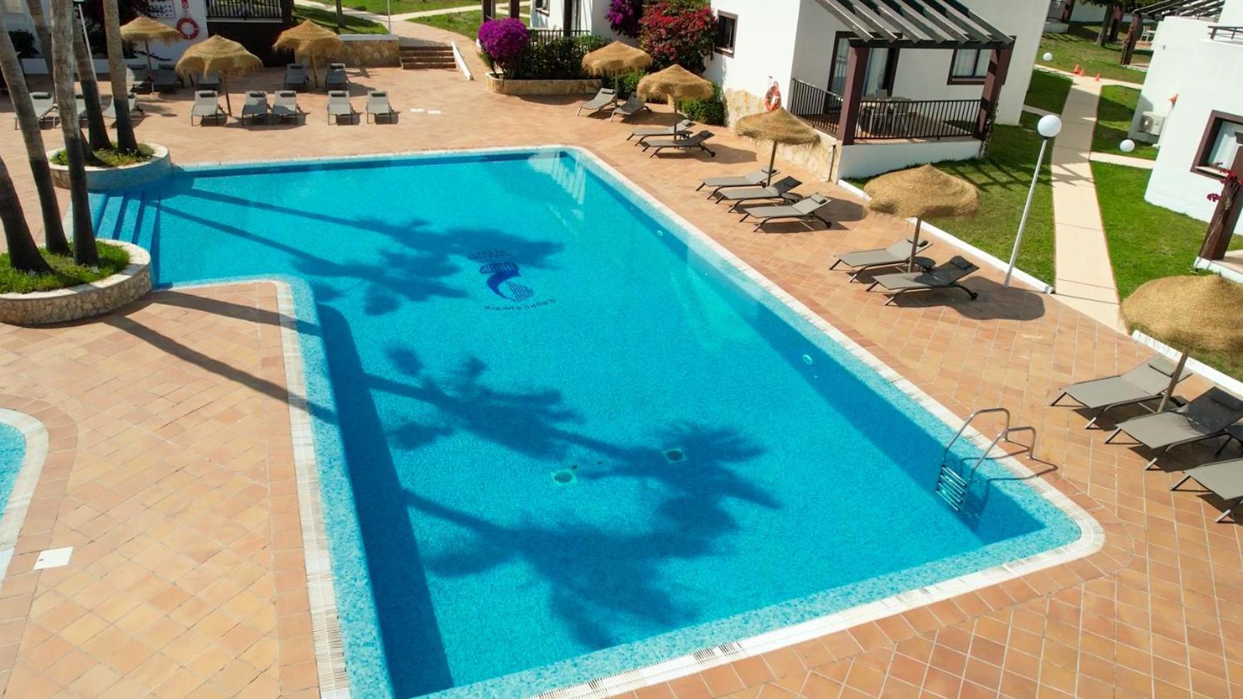 Nuramar Aparthotel Cala' en Bosch Bagian luar foto