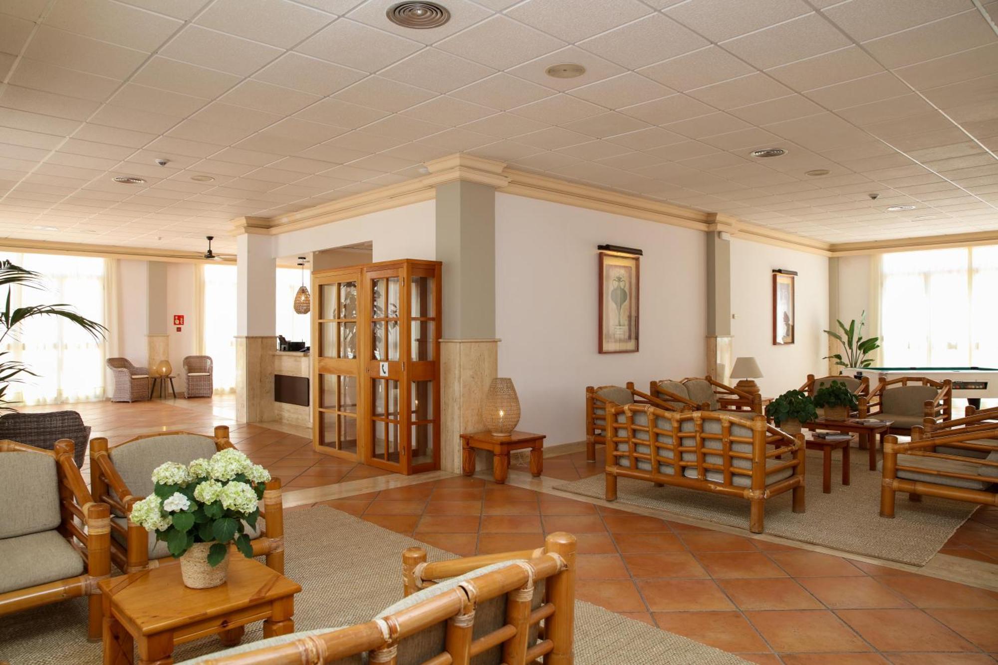 Nuramar Aparthotel Cala' en Bosch Bagian luar foto