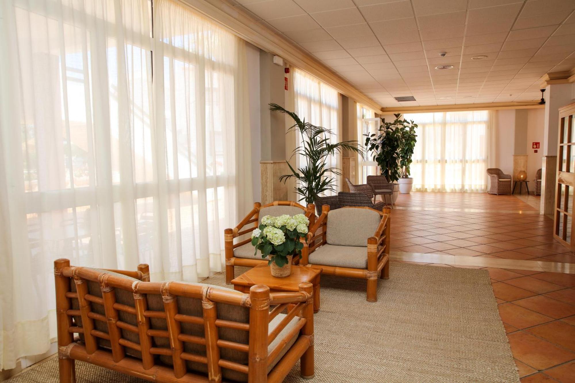 Nuramar Aparthotel Cala' en Bosch Bagian luar foto