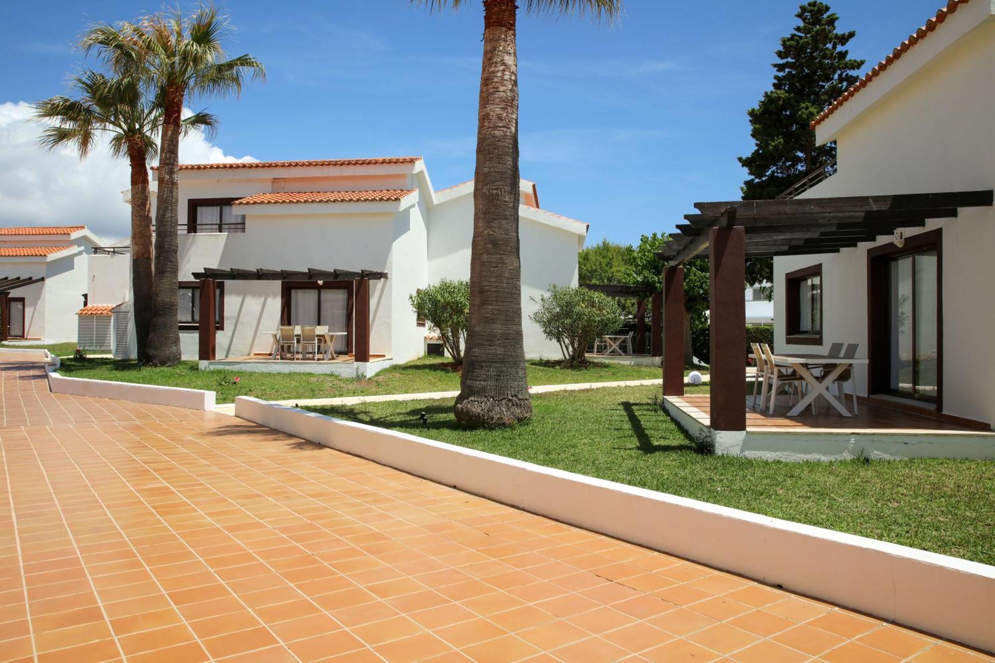Nuramar Aparthotel Cala' en Bosch Bagian luar foto