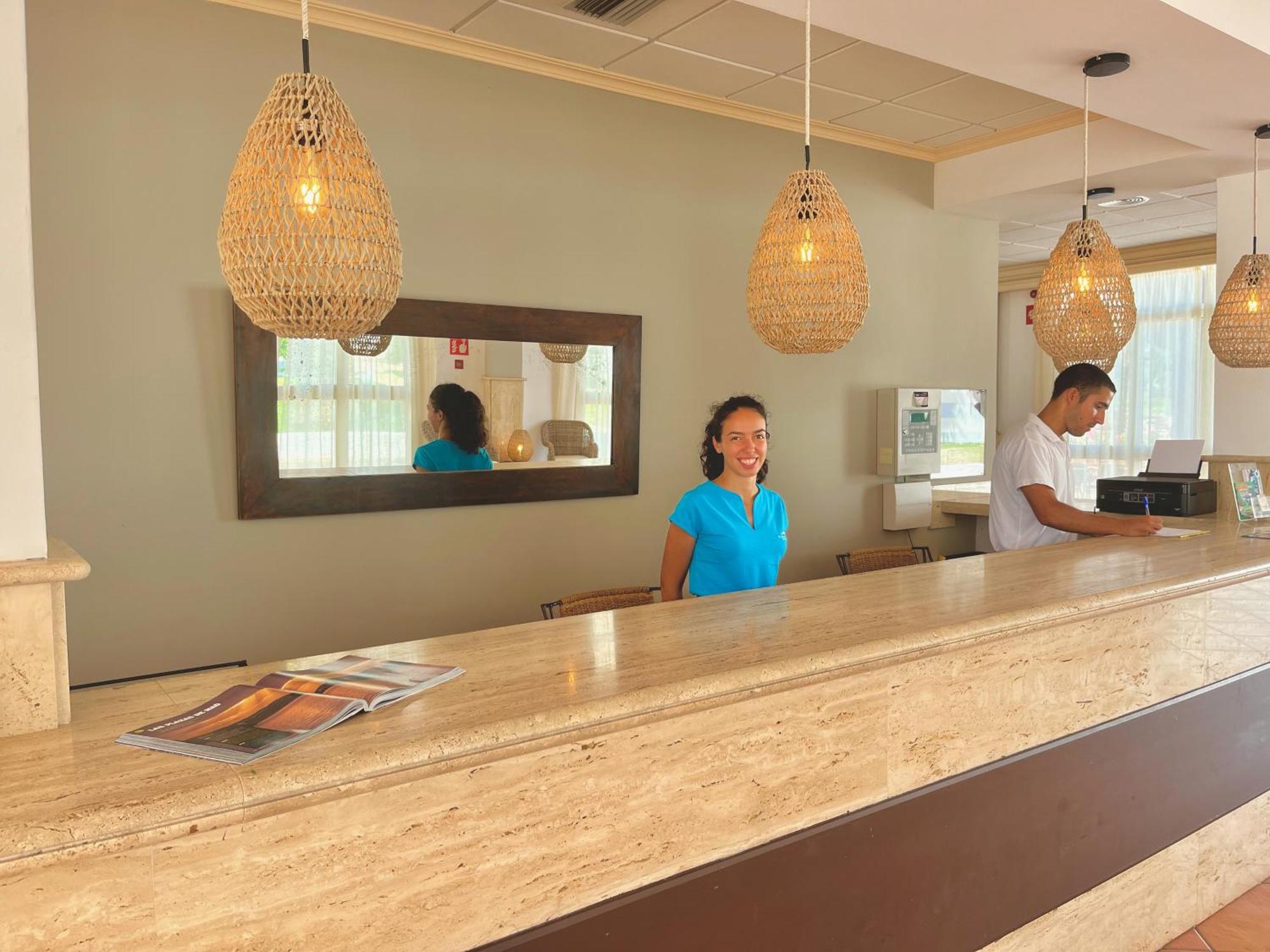 Nuramar Aparthotel Cala' en Bosch Bagian luar foto